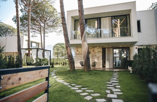 Ishem Villa | Parrot's Home in Plazhi San Pietro