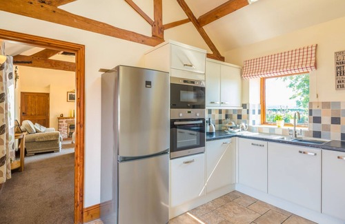 Eaton Mascott Cottage | PARRS MEADOW COTTAGE, family friendly, with a garden in Pitchford