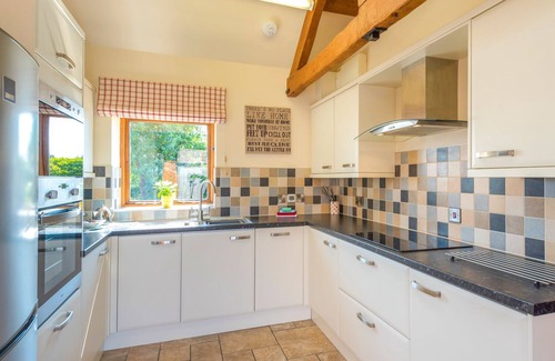Eaton Mascott Cottage | PARRS MEADOW COTTAGE, family friendly, with a garden in Pitchford