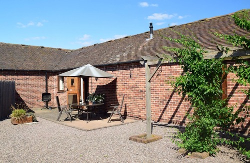 Eaton Mascott Cottage | PARRS MEADOW COTTAGE, family friendly, with a garden in Pitchford