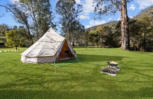 Dargo House | Parsons Flat Glamping: Immerse yourself in the serenity of a secluded retreat