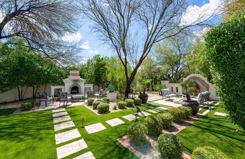 Mirada Los Arcos House | Parsons Villas 11BR Paradise Valley Resort | Sleeps 30 | Heated Pool, Swim-Up Bar, Casita!