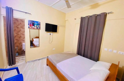 Pepease House | Part Time Guest House and Pub