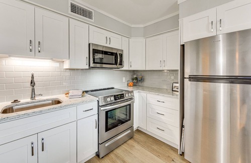 Folly Field Condo | Partial Ocean View: Hilton Head Island Condo!