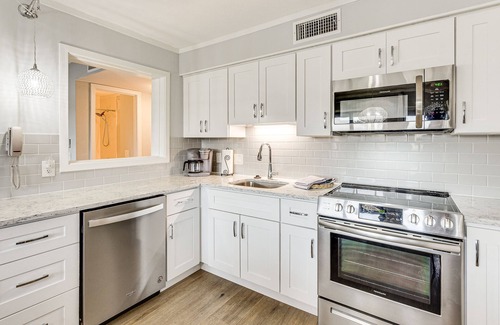 Folly Field Condo | Partial Ocean View: Hilton Head Island Condo!