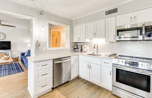 Folly Field Condo | Partial Ocean View: Hilton Head Island Condo!