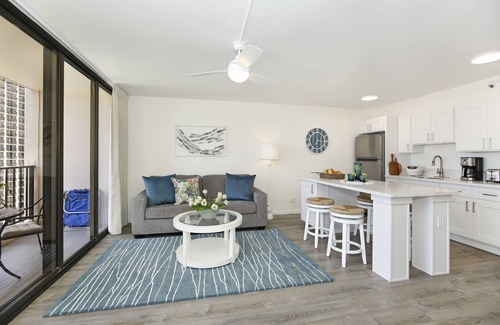 Waikiki Condo | Partial Ocean View! Full Kitchen, FREE Parking & Wi-Fi, AC, Lanai, Pool!