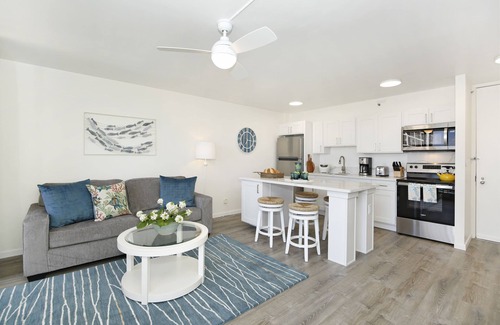 Waikiki Condo | Partial Ocean View! Full Kitchen, FREE Parking & Wi-Fi, AC, Lanai, Pool!