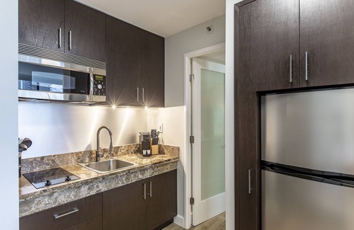 Waikiki Condo | Partial Ocean View King STUDIO with Kitchenette and FREE WIFI!
