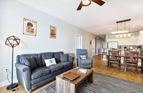 Folly Beach Condo | Partial ocean view & 'A Stone's Throw' to shops & restaurants
