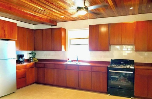 Caye Caulker Apartment | Partial Oceanview Velento#6 -2 bed/2 ba, private dock/pool/free paddleboards