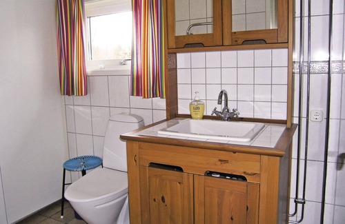 Hamneda House | Partially renovated cottage in the shady garden in Smålands Hamneda.