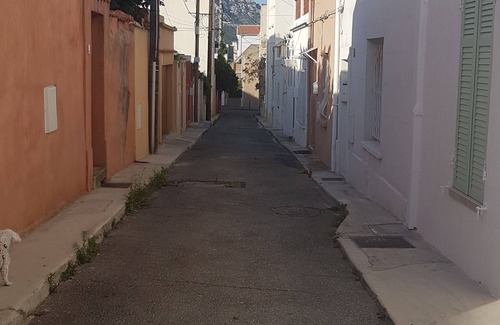 8th Arrondissement House | Particulier Maison Plage Calanque 4/6 Pers