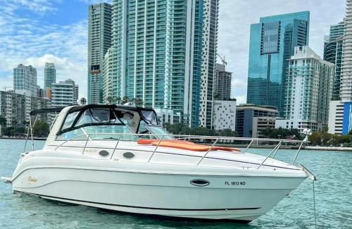 Little Havana Boat Rental | Party On The Seas