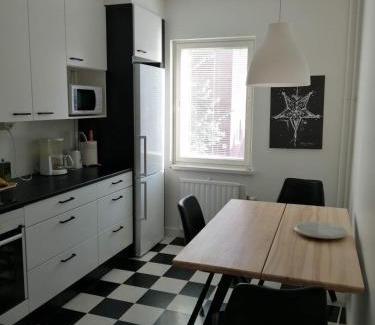 Savonlinna Apartment | Parvekkeellinen huoneisto rantabulevardilla, 1-4 hengelle