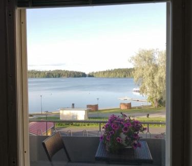 Savonlinna Apartment | Parvekkeellinen huoneisto rantabulevardilla, 1-4 hengelle