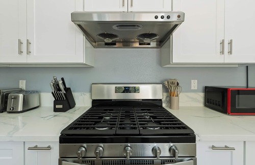 Lamanda Park House | Pasadena 3BR Townhome Ideal for Long Stays