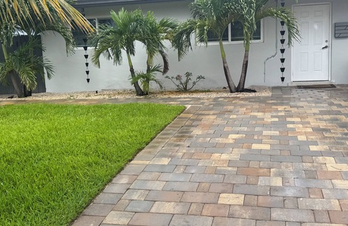 Pembroke Pines Apartment | Pasadena Lakes Retreat 2 beds studio in charming Pembroke Pines