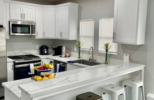North Central House | Pasadena Retreat Walking Distance to Rose Bowl and Downtown.