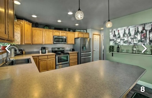 Pasco House | Pasco Oasis Get Away - In-ground pool and hot tub open June-Sept, 4 bed 2.5 bath