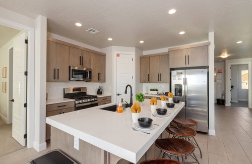 Washington House | Paseos 1101 | Private Hot Tub, Outdoor Games & Shared Pickleball Courts!