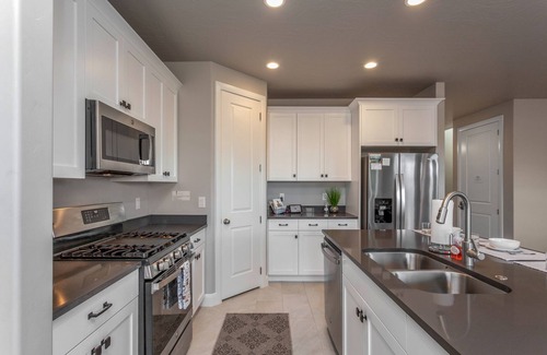 Washington House | Paseos 1141 | Private Hot Tub, Basketball Arcade, Ping Pong, Foosball, and More!