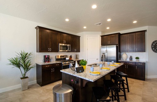 Washington House | Paseos 1146| Private Hot Tub, Pickleball Court, Access to Community Pool