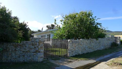 Sandbaai House | Pashasha Beach House and Hot Tub