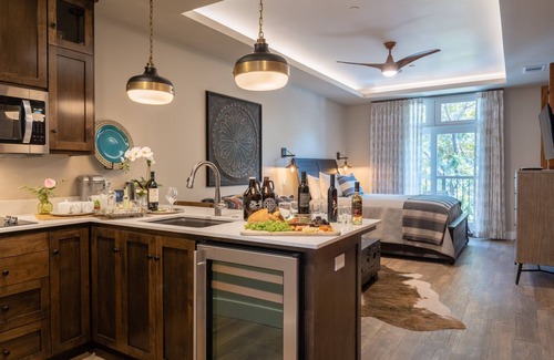 Paso Robles Apartment | Paso Park Suite 204-Balcony Overlooking Town Square in Downtown Paso Robles!