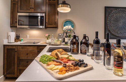 Paso Robles Apartment | Paso Park Suite 204-Balcony Overlooking Town Square in Downtown Paso Robles!