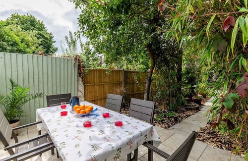 Tudor House | Pass the Keys | Stunning 4Bed Oasis in Kingston, With Parking