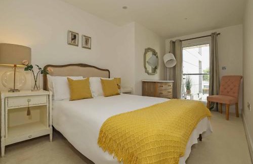 Canbury Apartment | Pass the Keys Stylish comfortable apartment in central Kingston