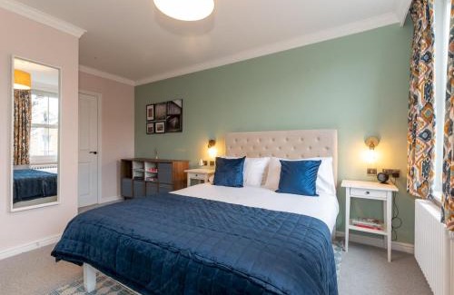 Canbury House | Pass the Keys Gorgeous 4 bedroom with parking Kingston London