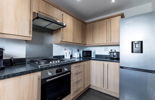 Charlton House | Pass the Keys | 2 Bedroom House | Free Parking | Near Charlton Stn