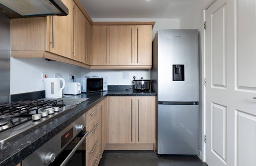 Charlton House | Pass the Keys | 2 Bedroom House | Free Parking | Near Charlton Stn