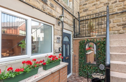 Chapeltown Apartment | Pass the Keys | A Hidden Gem - Summer Bliss near Roundhay Park