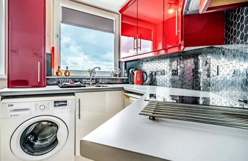 Queens Quarter Apartment | Pass the Keys | Beautiful 1BD Flat with Great View - Close to Everything!