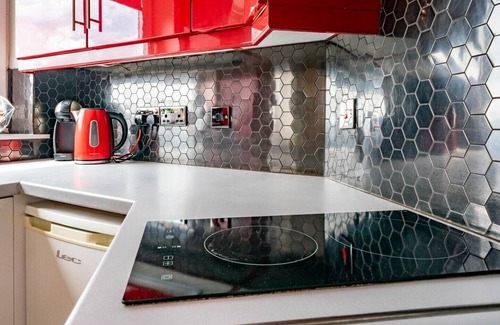Queens Quarter Apartment | Pass the Keys | Beautiful 1BD Flat with Great View - Close to Everything!