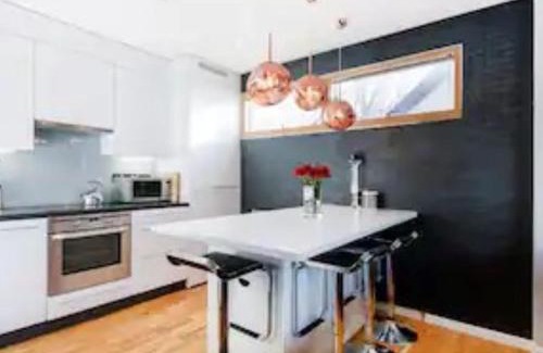 Riverside Apartment | Pass the Keys Boutique London Flat near Tower Bridge and Tube