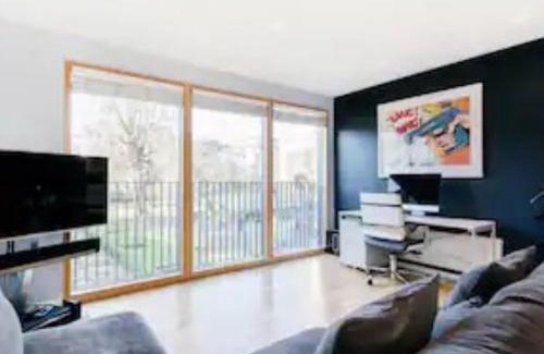 Riverside Apartment | Pass the Keys Boutique London Flat near Tower Bridge and Tube