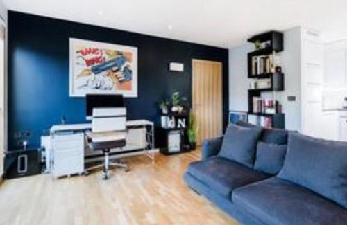 Riverside Apartment | Pass the Keys Boutique London Flat near Tower Bridge and Tube