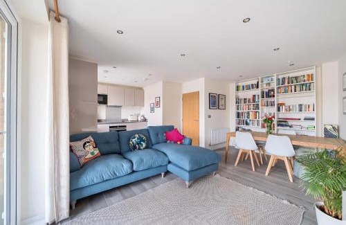 Runnymede Apartment | Pass the Keys Bright modern flat wparking