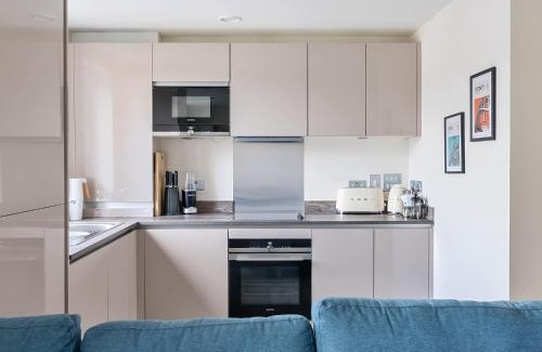 Runnymede Apartment | Pass the Keys Bright modern flat wparking