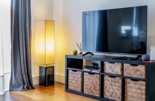 Cathedral Quarter Apartment | Pass the Keys Cathedral Quarter City Centre Walk Everywhere