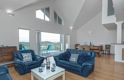 Rhosneigr House | Pass the Keys Celyn Y Mor Stunning Rhosneigr Family Beach House