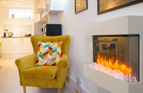 Aberaeron Apartment | Pass the Keys | Central Aberaeron- Cosy 2 bed flat | Sleeping 4