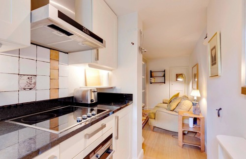Cambridge House | Pass the Keys | Charming Cottage in City Centre with Free parking