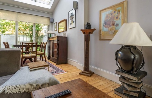 Belfast House | Pass the Keys | Charming Villa Tree lined Avenue Lots Nearby