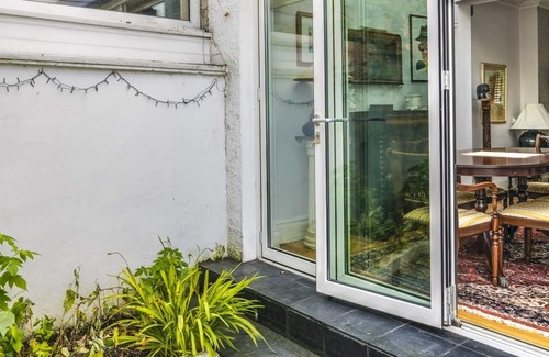 Belfast House | Pass the Keys | Charming Villa Tree lined Avenue Lots Nearby