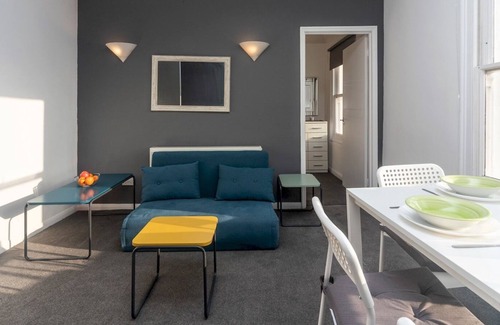 Addison Apartment | Pass the Keys | Charming Shepherds Bush Apartment Near Westfield Shopping Centre